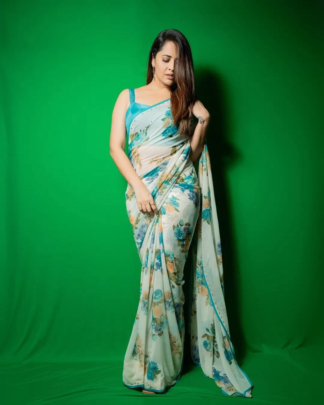 Indian Actress Anasuya Bharadwaj in Sleeveless Blue Saree